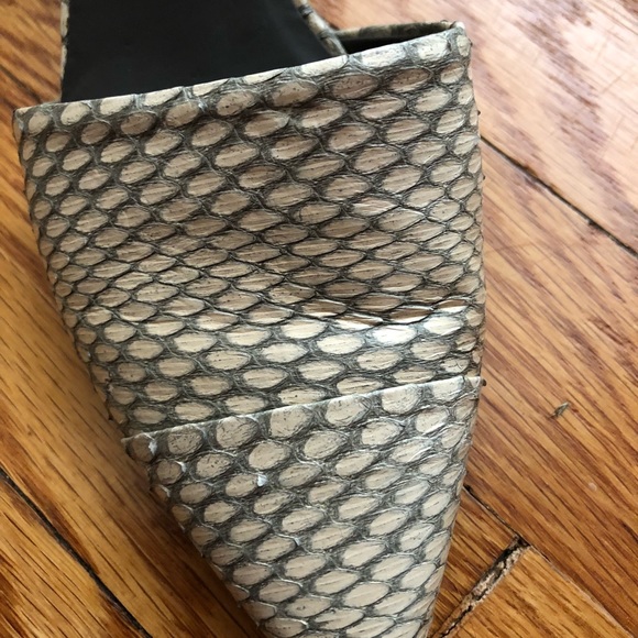 Snakeskin VINCE. Size 6 USA, 36 EUR - Picture 4 of 6